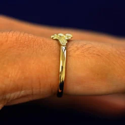 Curvy Bee Ring