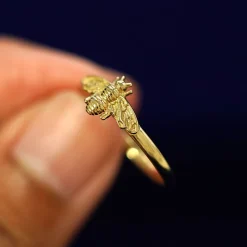 Curvy Bee Ring
