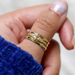 Curvy Bee Ring
