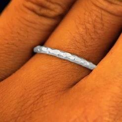 Curvy Hammered Band