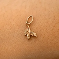3 Leaves Charm