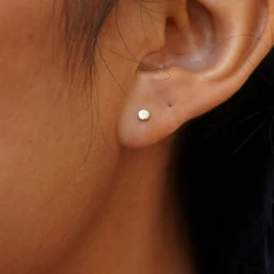 Medium Circle Flatback Piercing