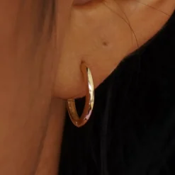 Medium Curvy Huggie Hoops