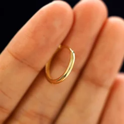Medium Curvy Huggie Hoops