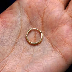 Medium Curvy Huggie Hoops