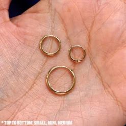 Medium Curvy Huggie Hoops