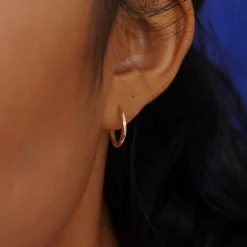 Medium Curvy Huggie Hoops