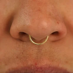 Medium Seamless Huggie Hoops / Piercing