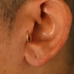Medium Seamless Huggie Hoops / Piercing