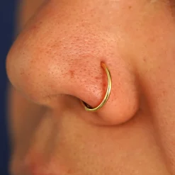 Medium Seamless Huggie Hoops / Piercing