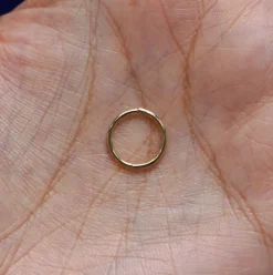 Medium Seamless Huggie Hoops / Piercing