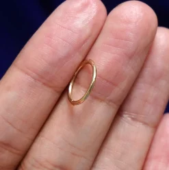 Medium Seamless Huggie Hoops / Piercing