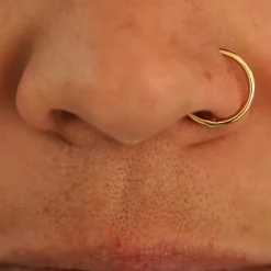 Medium Seamless Huggie Hoops / Piercing