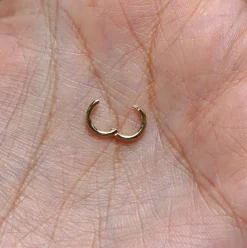 Mini Seamless Huggie Hoops / Piercing