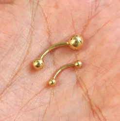Small Curved Barbell Piercing