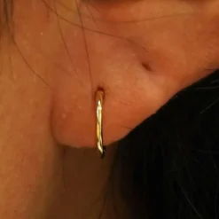 Small Seamless Huggie Hoops / Piercing