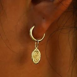 Vulva Charm